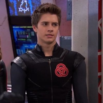 chaseonthecase7's profile picture. dms open