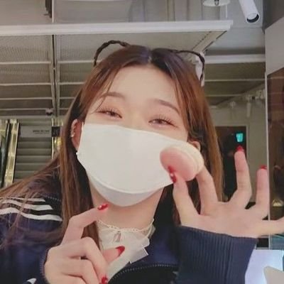 Iuvienrose's profile picture. ☕️☕️