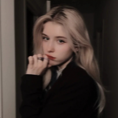 AmandaHarriman7's profile picture. 