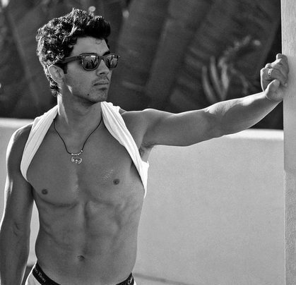 JoeLicioso SeduJonas !
I'm Model Teen, I Like Chocolate, eat, I sing too !