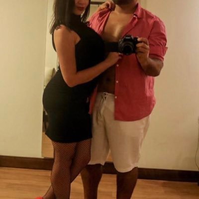 Casal que podia estar na mesa ao lado… Ela é tesão natural: peludinha, peituda e gostosa. Ele um safado voyeur. Verificação @AlphaOmegaBeta3 e @crazysexyman335