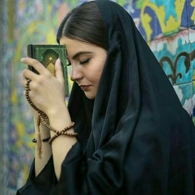 تسكنني عجوز كبيرة في السن وتسقيني الكثير من حكمتهالذا➰ لايروق لي الكثير من جيلي🍁(الخاص لن يتم قراءته)