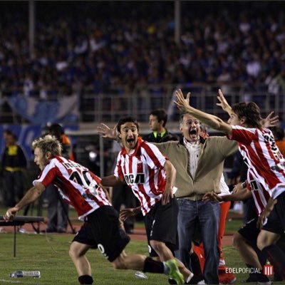 Bilardista. Campeón de Argentina. Tetracampeón de América. Campeón del Mundo.