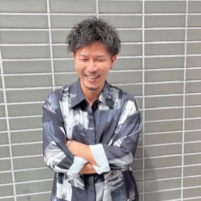 東大阪の美容室brace【ブレス】小阪店で店長してます!カラーやメンズカットが得意です♪ フォローよろしくお願いします(^-^) ✨初来店Twiter特典✨ ♦️カット¥4860→¥2430 ♠️カラー¥5940→¥2970 ❤️イルミナカラー¥8100→¥5130♣️オッジィオット¥4320→¥3240〜