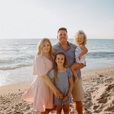 Mama of girls- Wife - Baby Lawyer - Corporate Specialist - Travel Enthusiast