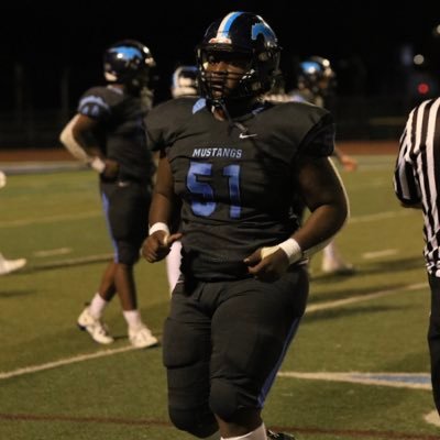 5’11 260DL 40’4.8 @DGS_football  25’