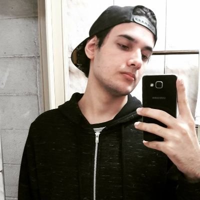 26 anos de puro non sense,
jogador profissional de Monster Hunter: World nas horas vagas