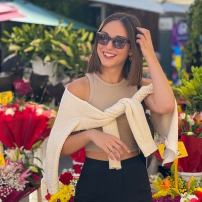 Periodista y comunicadora audiovisual. Escribo en Vogue.