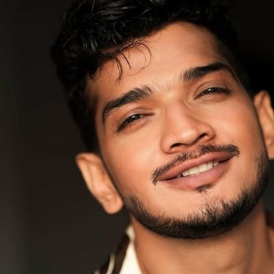 ShadabSQ077's profile picture. #MUNAWAR 
. 
#ASIM
. 

Sallu Bhai 😎
..
MS Dhoni ❤️❤️. 
.