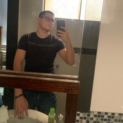 romeroisaias_'s profile picture. 