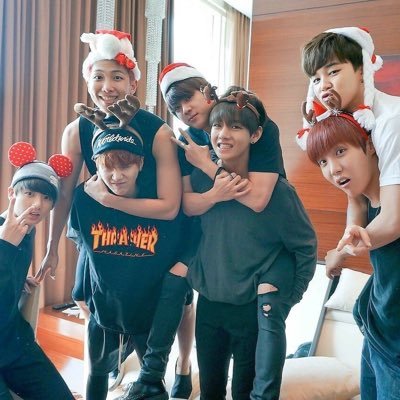 2014년 입덕의 아미, 2016년 트위터 오픈 ⋆。˚☽˚。⋆♡̷̷̷ 。˚☽˚。⋆♡ 🐹석지니🐱민슈가🐿호비 🐨남주니🐥지미니🐯ㅌ🐰꾸기 ⋆。˚ ☁︎ ˚。⋆ #방탄소년단 #아미