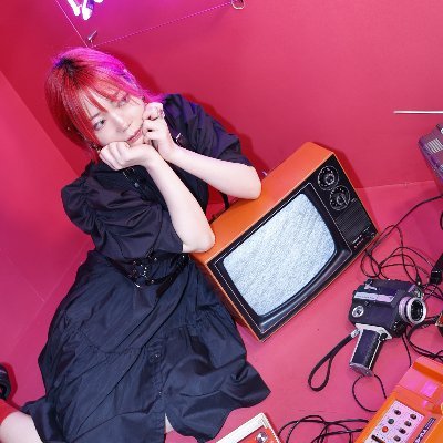 デザイン屋さんのアカウントです。ロゴデザインから同人誌デザインまで幅広くなんでもやります。 依頼はDMにて気軽にご相談ください🙇♀️