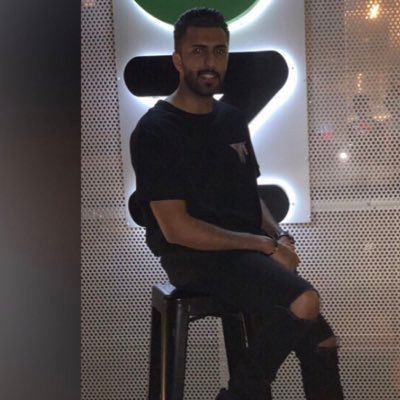 نعدو من الشَوق والأحزان تسبقنا فالشَوق قيس وبعض الحزن ليلاه