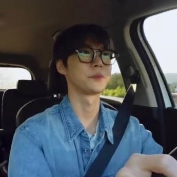 do2tokkir's profile picture. 趣味/特技は横になること🌿 Doyoung Sohee