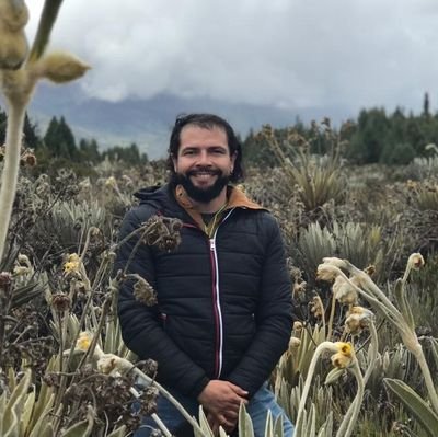 Doctor en Historia, Mg. en Sociología. Politólogo. Ciclista. Trabajador por la paz y el agro en Colombia.