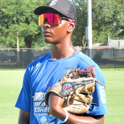 Uncommitted Class of 2026 MIF, CF, RHP. WR, CB 6’2” 173LBS 4.1 G.P.A. Thornwood High School White Sox Ace. jaylenware8@gmail.com