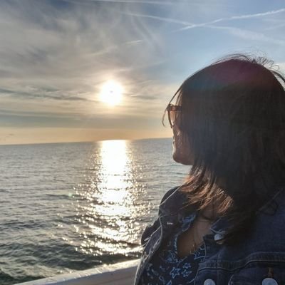 KizSharma_uk's profile picture. 