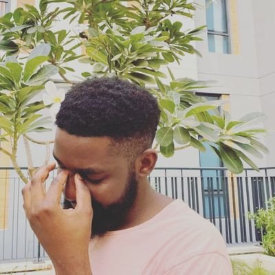 If money talks, then why are the man there speaking still?🤷🏽♂️