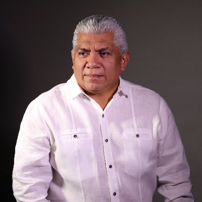 Servir con convicción y con amor a Quintana Roo.

Diputado Local en la X y XVI Legislatura de Q.Roo
Presidente Mpal. de Jose Maria Morelos Periodo 2005-2008