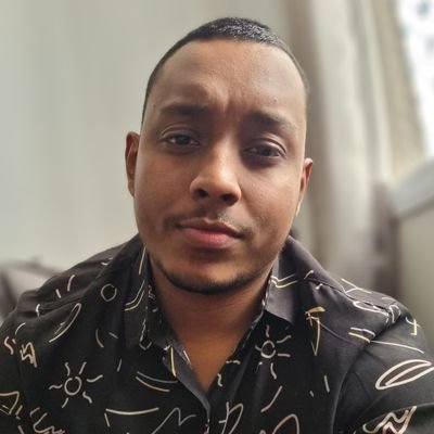 gleissonbispo's profile picture. Um crítico de assuntos banais 🧐! Mas em horário comercial um cientista de dados.