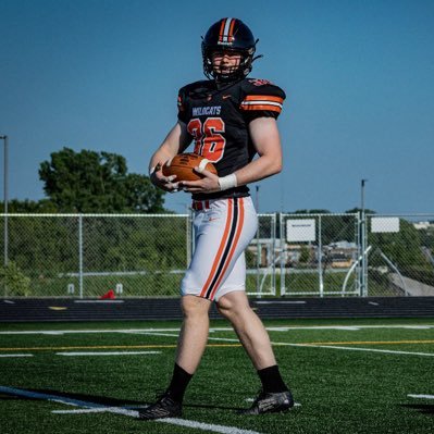 6’3” 220 lbs | DE/LB | VAHS ‘23 | 3.97 GPA | Big 8 First Team All-Conference | Big 8 Defensive End of the Year | Football/Basketball