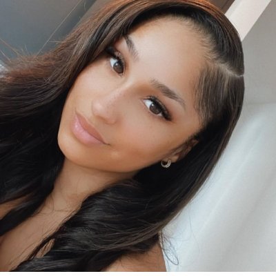 MonicaZong15's profile picture. consistency and loving