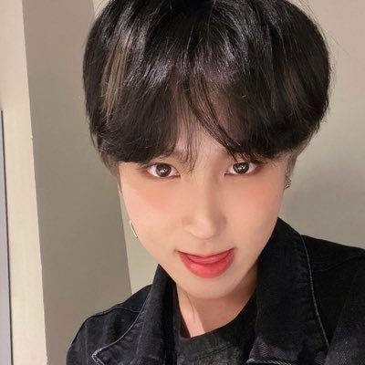 agu__ipo's profile picture. 장미를 적시며 그 뒤에 찾아온 널 만나 🦊ྀི