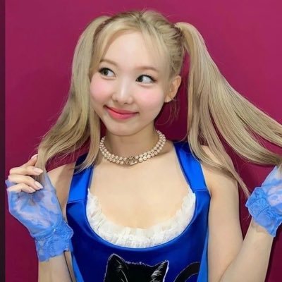 ₍ 𝐔𝐍𝐑𝐄𝐀𝐋 ₎ 、🐰.ㅤ── ⌕ 1995’s ⊹ you can call me CITRA CEVERLY 🌼🌻 an angel stares and gasps seeing her noble beauty, #NAYEON. ✨