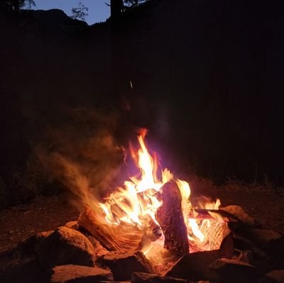 vonlugen's profile picture. Summi verba momenti sunt.