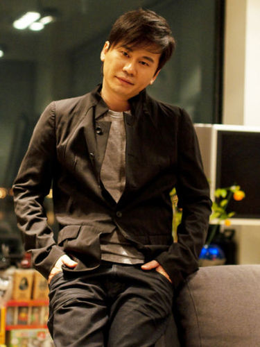 YG 양현석 봇입니다. 주로 소식이나 왜곡에 관한 이야기를 합니다. 무대에 서는 스타가 아니기에 팬서비스를 목적으로 하는 멘션은 하지않으나 YG 전반에 걸친 의문점이나 불만에 대해서는 답멘 드립니다. 팬들과 회사간의 의견차이를 저로 인해서 줄이셨으면 합니다.