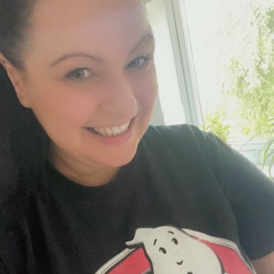 Living life to the full 🔥 LFC Fan ❤️ @monty_bulldog mummy 🐶 Football Mum ⚽️ Talks for England!! 🏐Netball is life 🛑PLEASE NO DM’s