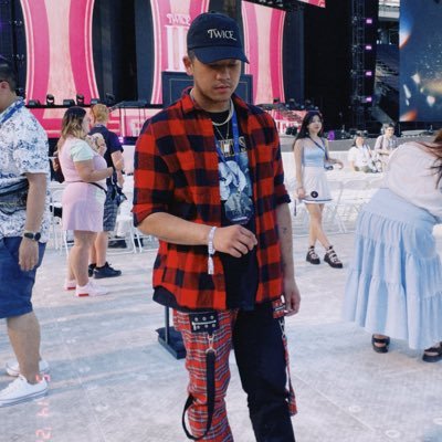 Some people don’t know where 👉🏽👈🏽 comes from... 🥴