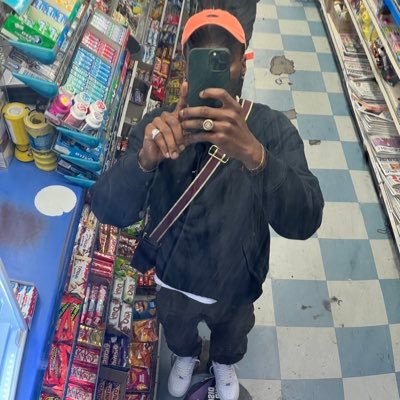 DamiBones's profile picture. #DamiLetTheBeatGo 🎹 damibones 👻