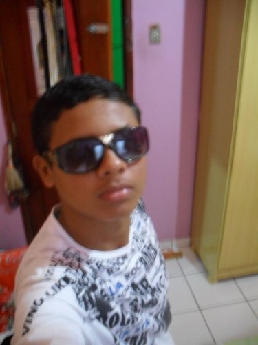 Principais paixões: Futebol, garotas, estudo, familia, lazer, festas, deus, internet .
