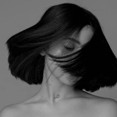 ” أفتقدك “ كلما استجدّ حدثٌ في هذا العالم ولم أعرف رأيُك به! 🫀🦋