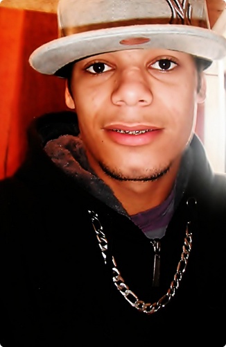 tem que valorizar quem te valoriza , e amar somente quem te já amou ♫  ♥
968*12933  chama memo (: