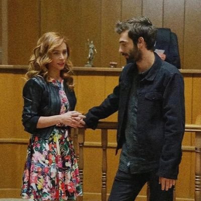تعال صافح بالحشا لهفة الشُوق, ترى المواصل بين الأحباب جنّه. (I follow back)