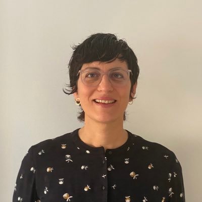 Metgesa Pneumòloga. Especialista en son. Hospital Universitari de Bellvitge. Comitè científic SOCAP. Menorquina en trànsit.