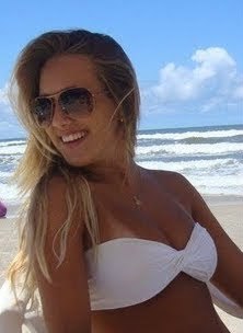 Chata, loira, gorda, boba, irritante, 17 anos, solteira, praieira e baladeira. Ser hackeada 21 vezes é pra poucos. Sou sua futura namorada, vemk