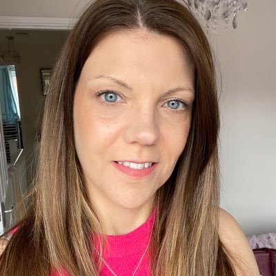 What to say...northern girl, cake lover. Mainly personal tweeting