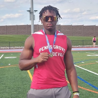 6”2 235lbs Bench 405lbs squat 555 lbs hang clean 265 lbs 165’10 discus PR NJ Group 1 discus state champion 🥇 3.4 gpa 📚 Penns grove High School 23’