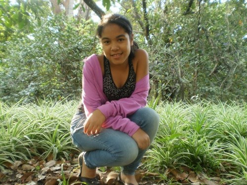 Eu que vivo com α cαbeçα nα luα, com músicα no ouvido e corαção nα bocα :) .