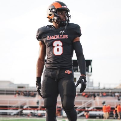 Class of 2024 Cathedral Prep 🟠⚫️//Football #8 Safety/ ATH //Basketball #20 //Height 5’10” 176lbs GPA 4.13, Offers: 4, 1st Team All Region, All District