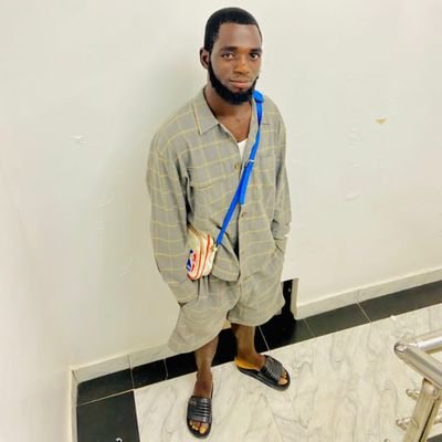 Celebrity chef aka the right food 🥣🥪🍹no fit make you purge🚽
porn star💙😈