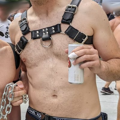 Tall, fit, hung top in SF into twinks and twunks - or talk about how to solve the world's problems over a couple of cocktails 😉 posting for fun, not serious