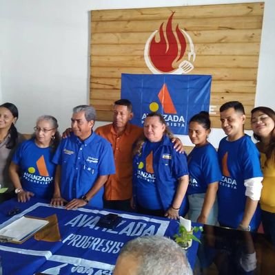 Hija , Madre de Eduardo, Jose, Sara , abuela de 5 ni👉 Bachiller Docente 1983 Prof .Ciencias Sociales Especialista en educación ,Magister en Gerencia publica