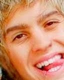 Sabe os meus sorrisos? Estão todos direcionados a você. @thomasrestart [04/20/2011]