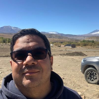 venezolano, fuera de mi pais, pero pensando todos los días en el, en mis seres queridos, en mis padre y hermanos los amo y extraño un mundo