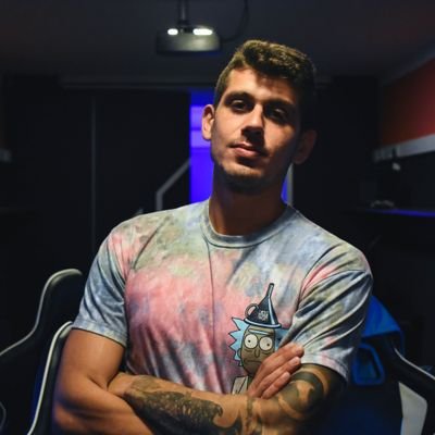 Maltese Streamer 26 years of age.
I mostly play Apex Legends, bang average player who occasionally fries people like they're Kentucky chicken