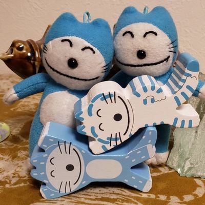 middleofage's profile picture. 